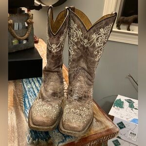 Corral Girl’s boots size 3.5!